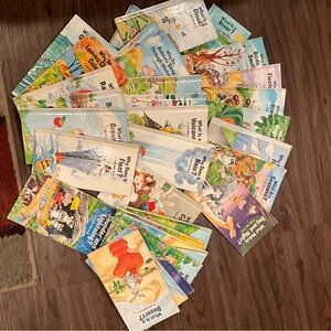 Vintage Set of 32 Weekly Reader Just Ask Books What Is